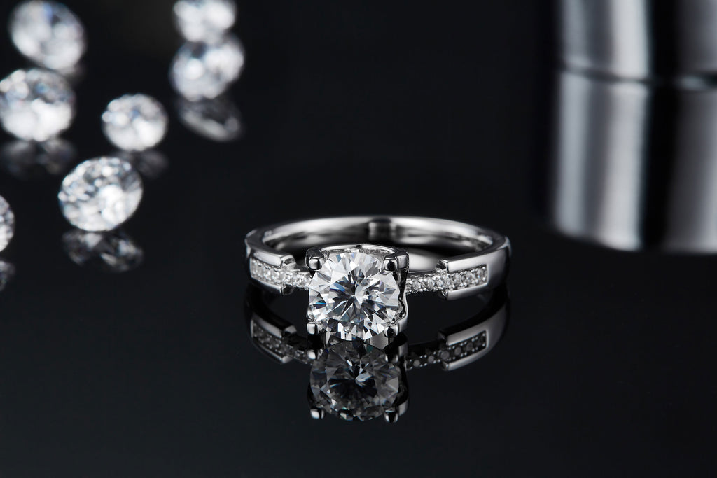 Shield of Light Moissanite Ring – 1 Carat | Platinum-Plated Sterling Silver
