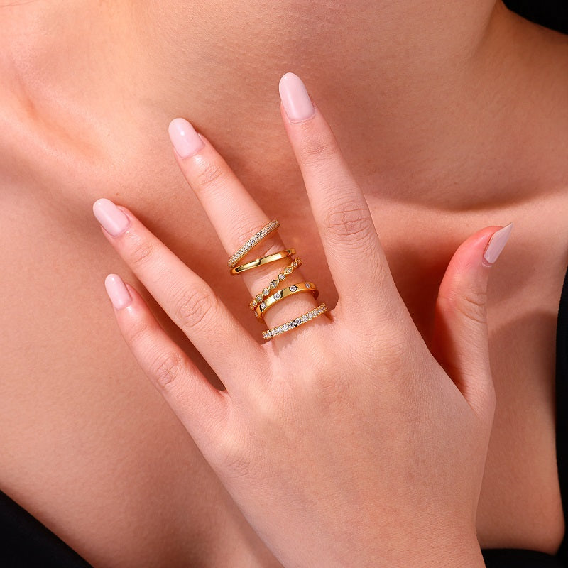 Lumière Éternelle — Moissanite Gold-Plated Wedding Ring
