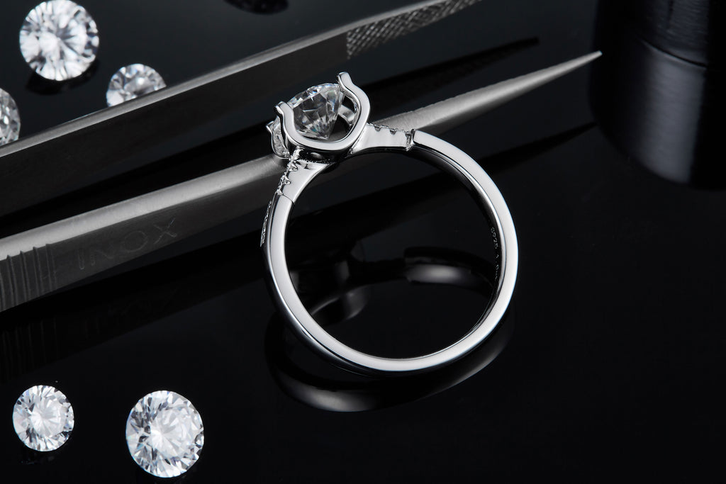 Shield of Light Moissanite Ring – 1 Carat | Platinum-Plated Sterling Silver