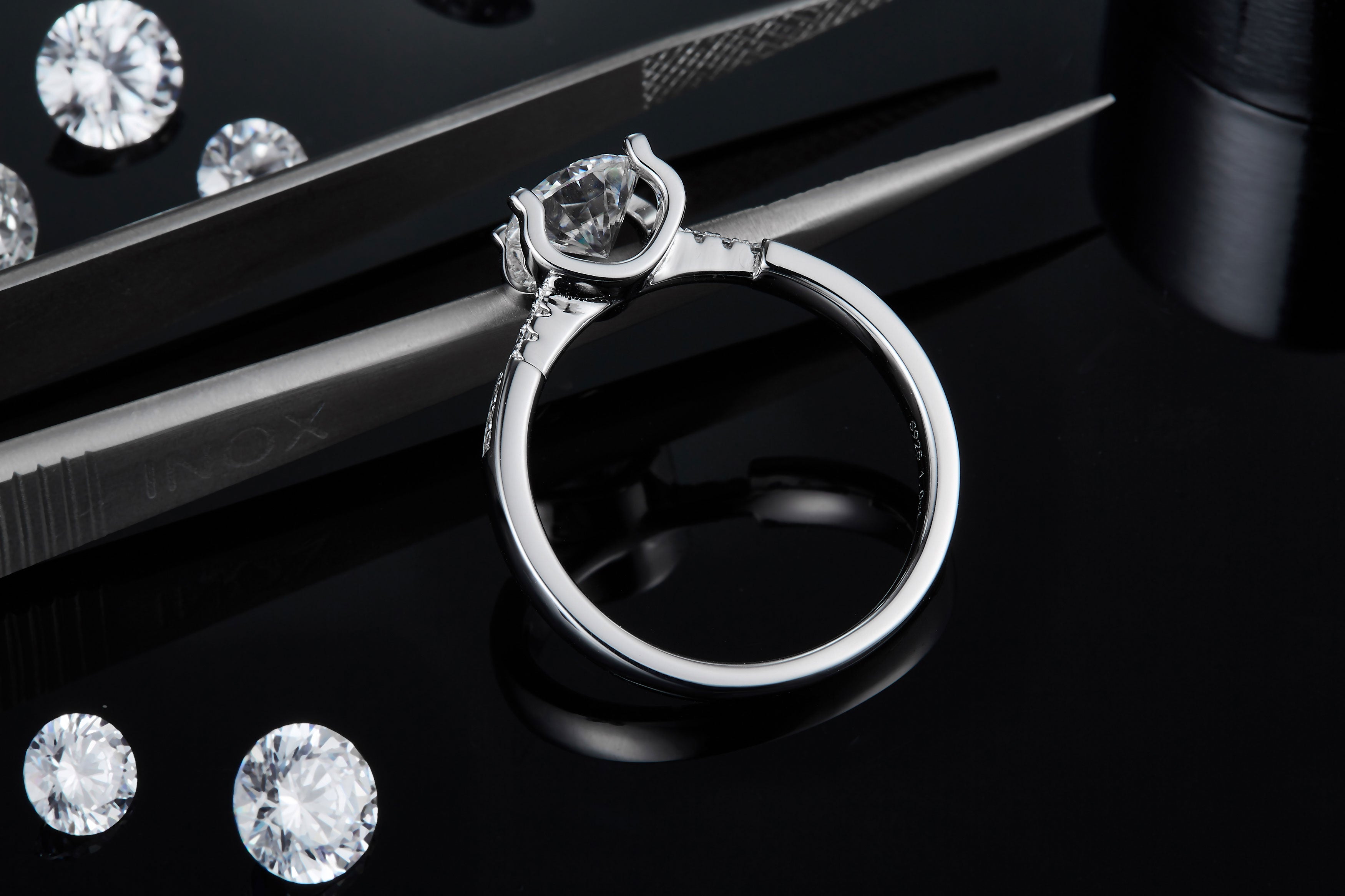 Shield of Light Moissanite Ring – 1 Carat | Platinum-Plated Sterling Silver