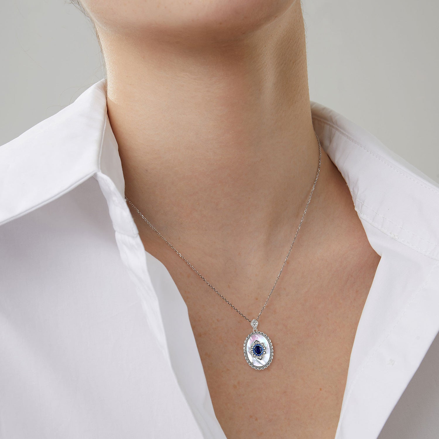 Platinum Aura – 925 Sterling Silver Platinum Gold Geometric Luxury Pendant Necklace