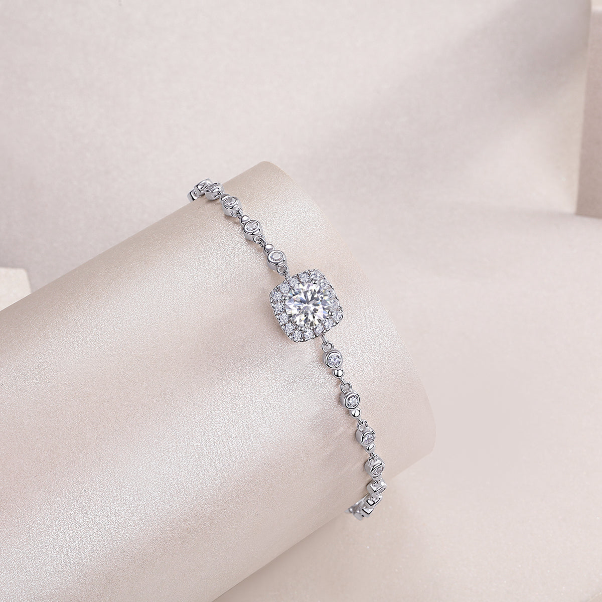 Surrounded by Stars — 1-carat Moissanite Bracelet | S925 Platinum-plated Silver