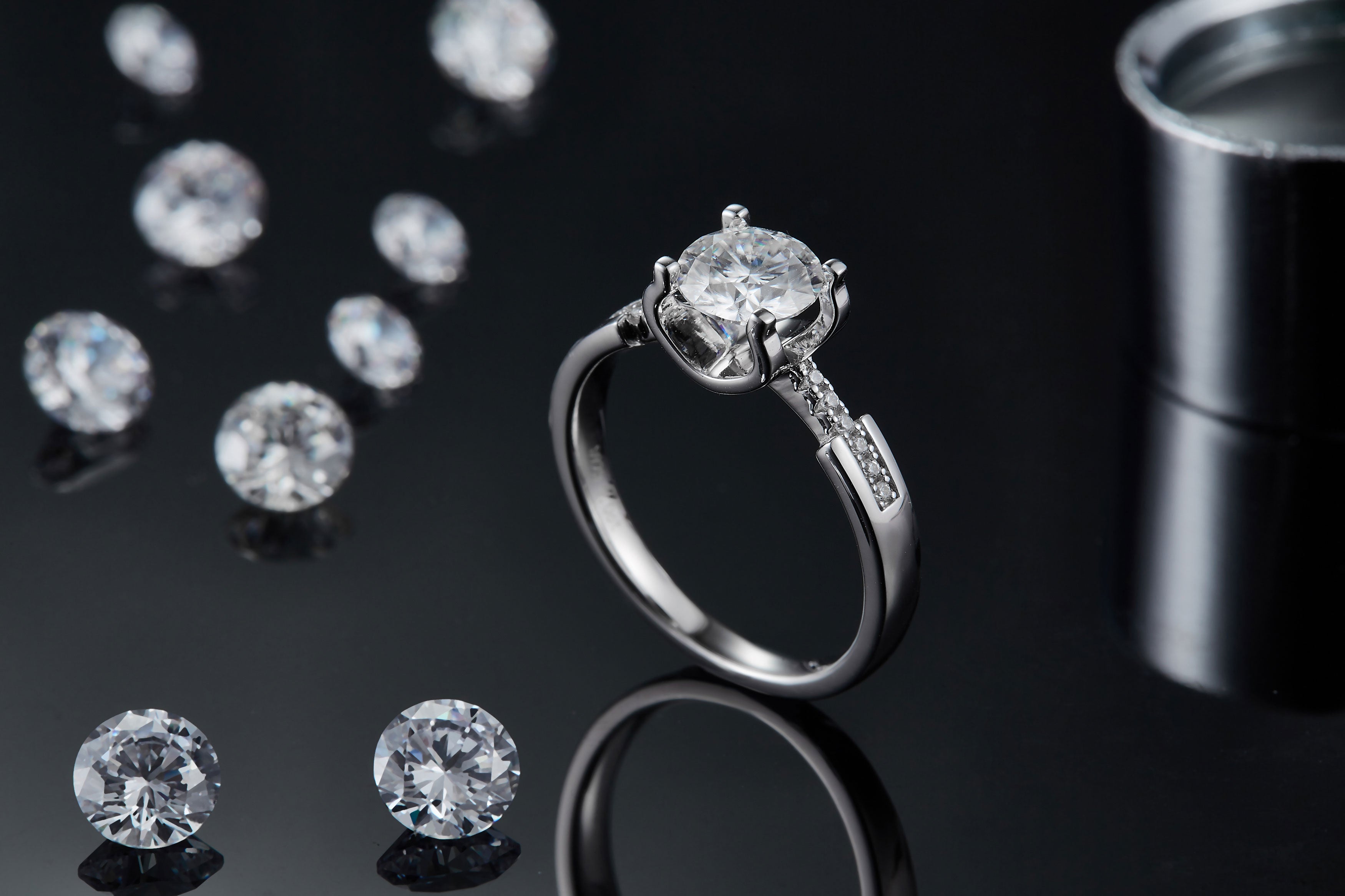 Shield of Light Moissanite Ring – 1 Carat | Platinum-Plated Sterling Silver