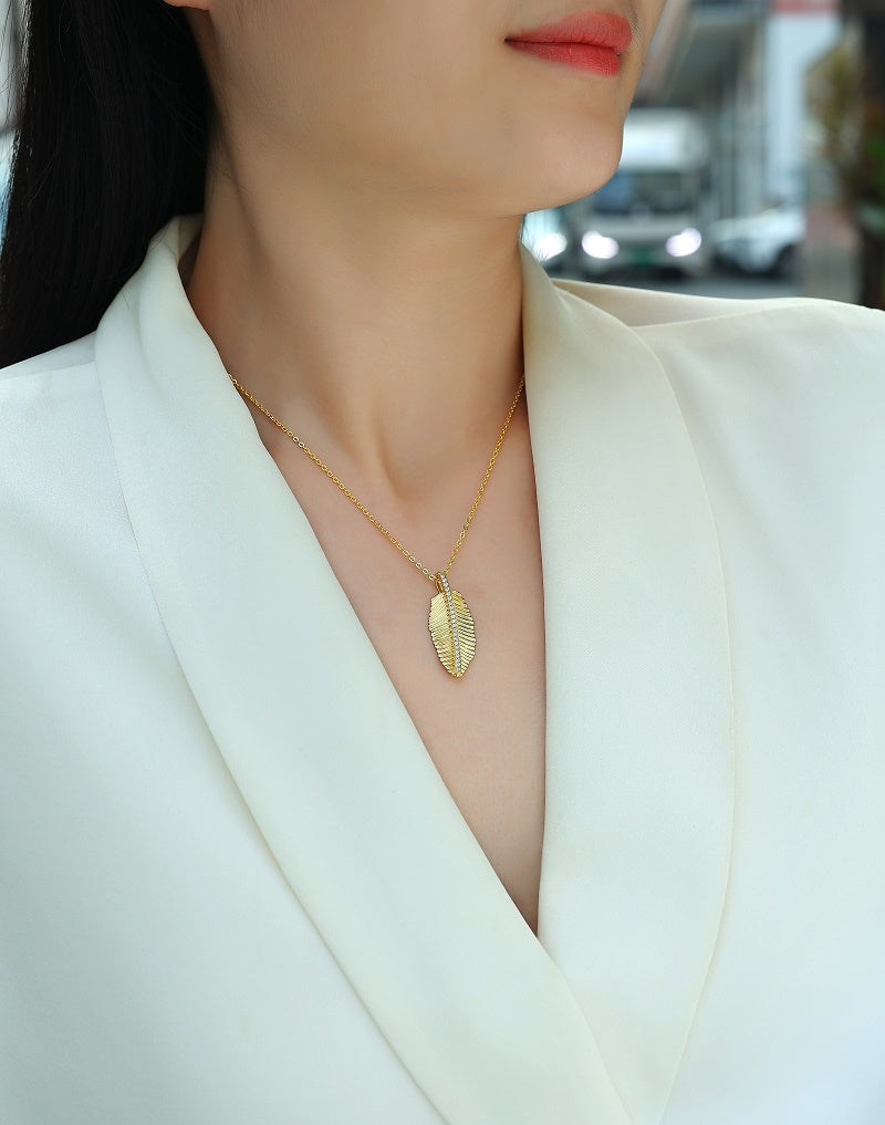 Fallen Leaves — Moissanite Pendant Necklace in S925 Silver & Gold
