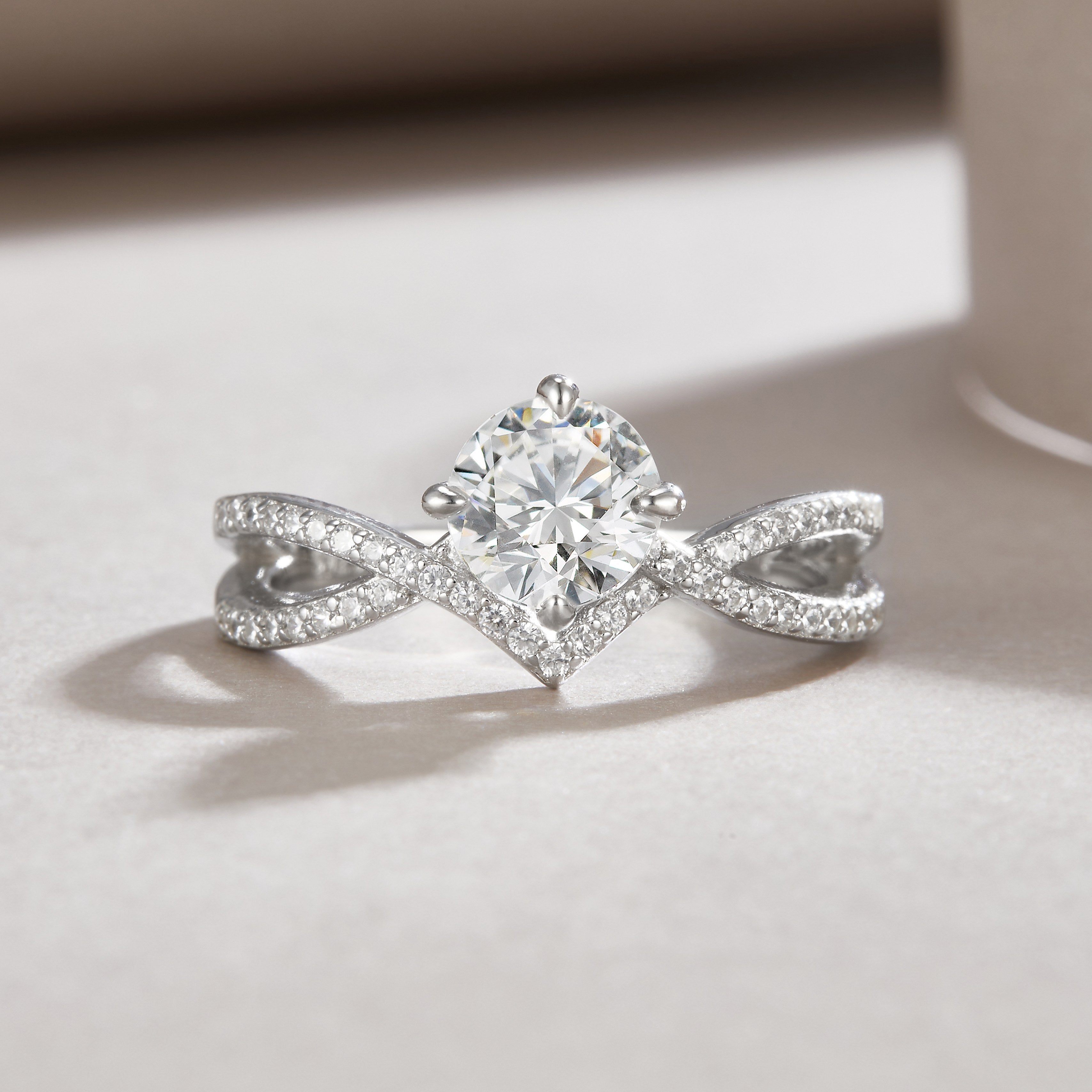 Serment — 2-Carat Moissanite Engagement Ring