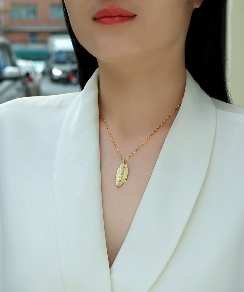Fallen Leaves — Moissanite Pendant Necklace in S925 Silver & Gold