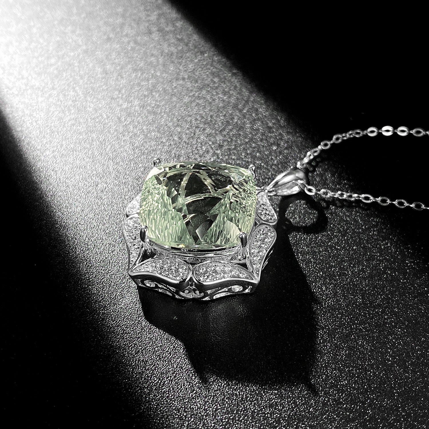 Emerald Sovereign – 925 Sterling Silver 22ct Natural Green Amethyst Zircon Luxury Necklace