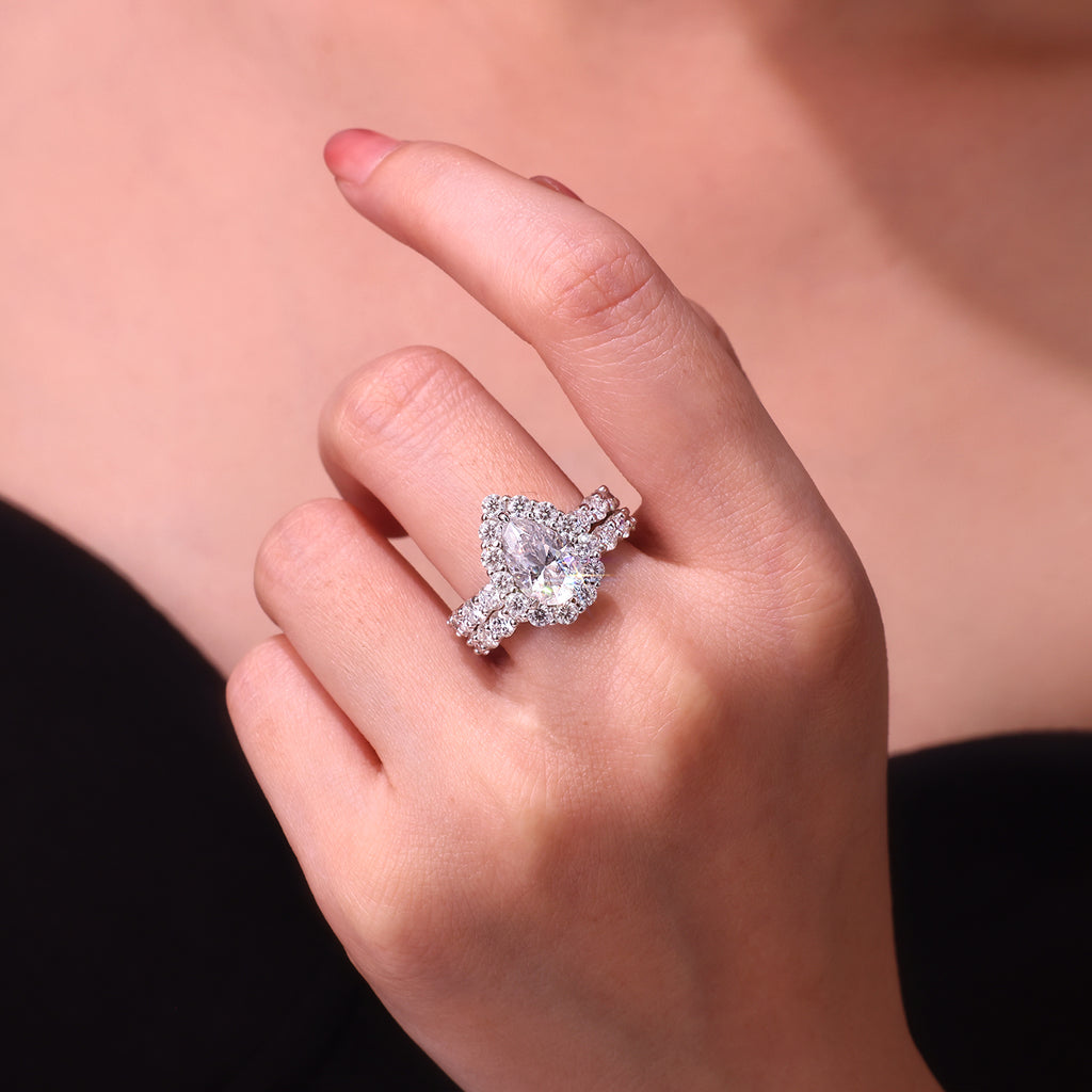 Larme — Pear-Cut Moissanite Wedding Ring