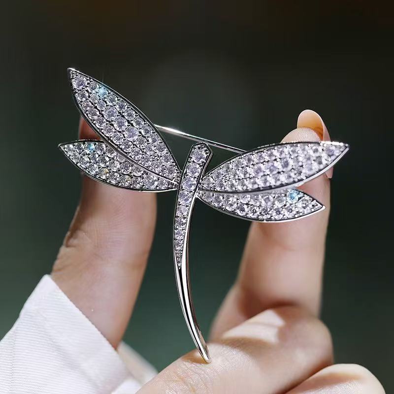 Rhinestone Dragonfly Brooch — Luxury Edition