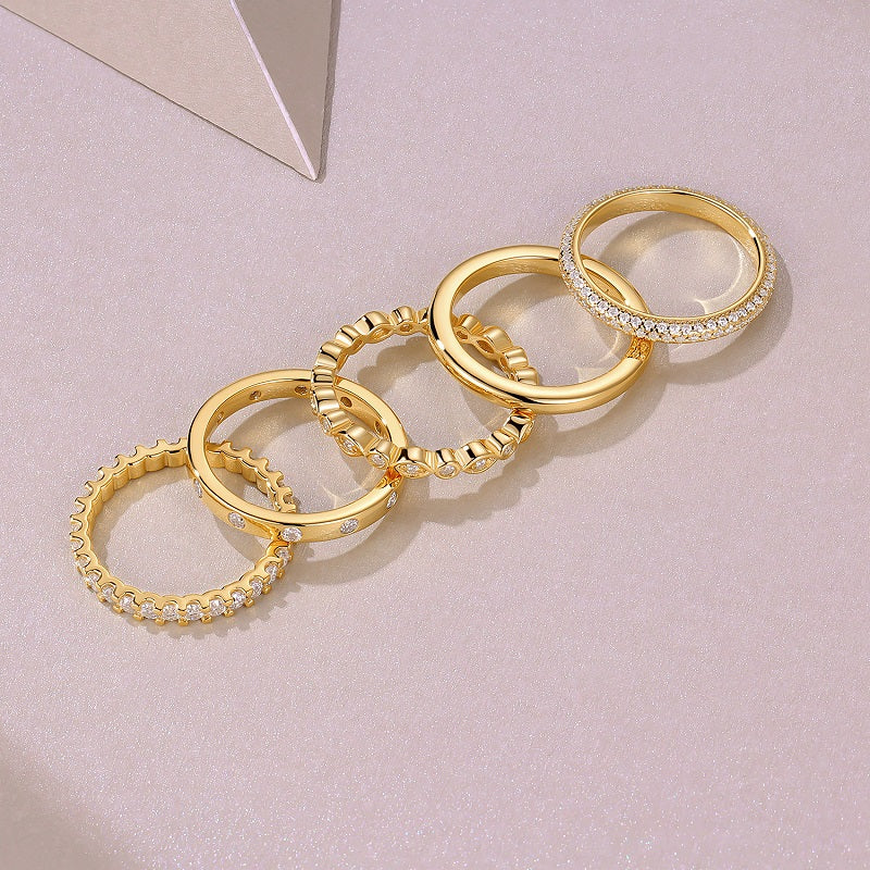 Lumière Éternelle — Moissanite Gold-Plated Wedding Ring