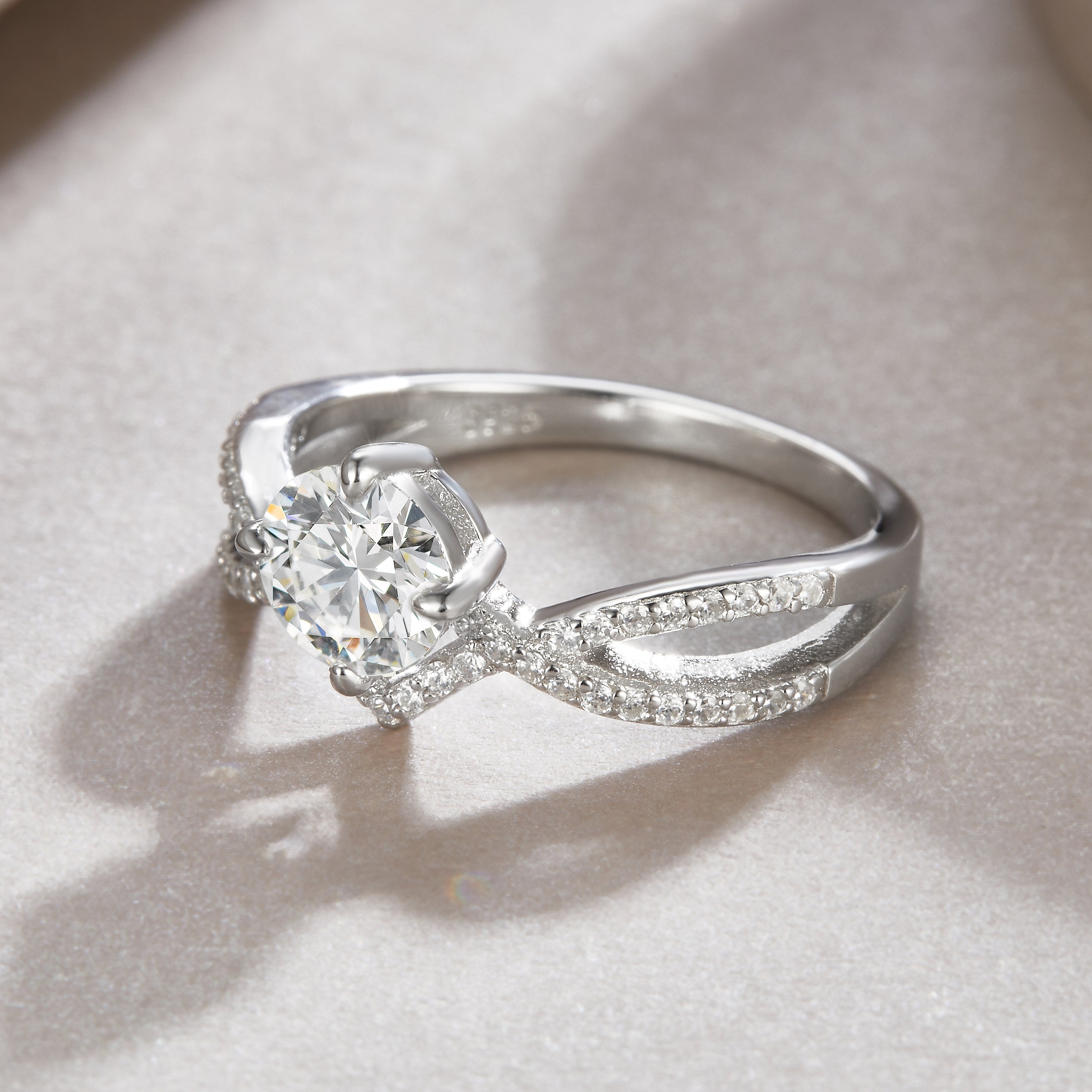 Serment — 2-Carat Moissanite Engagement Ring