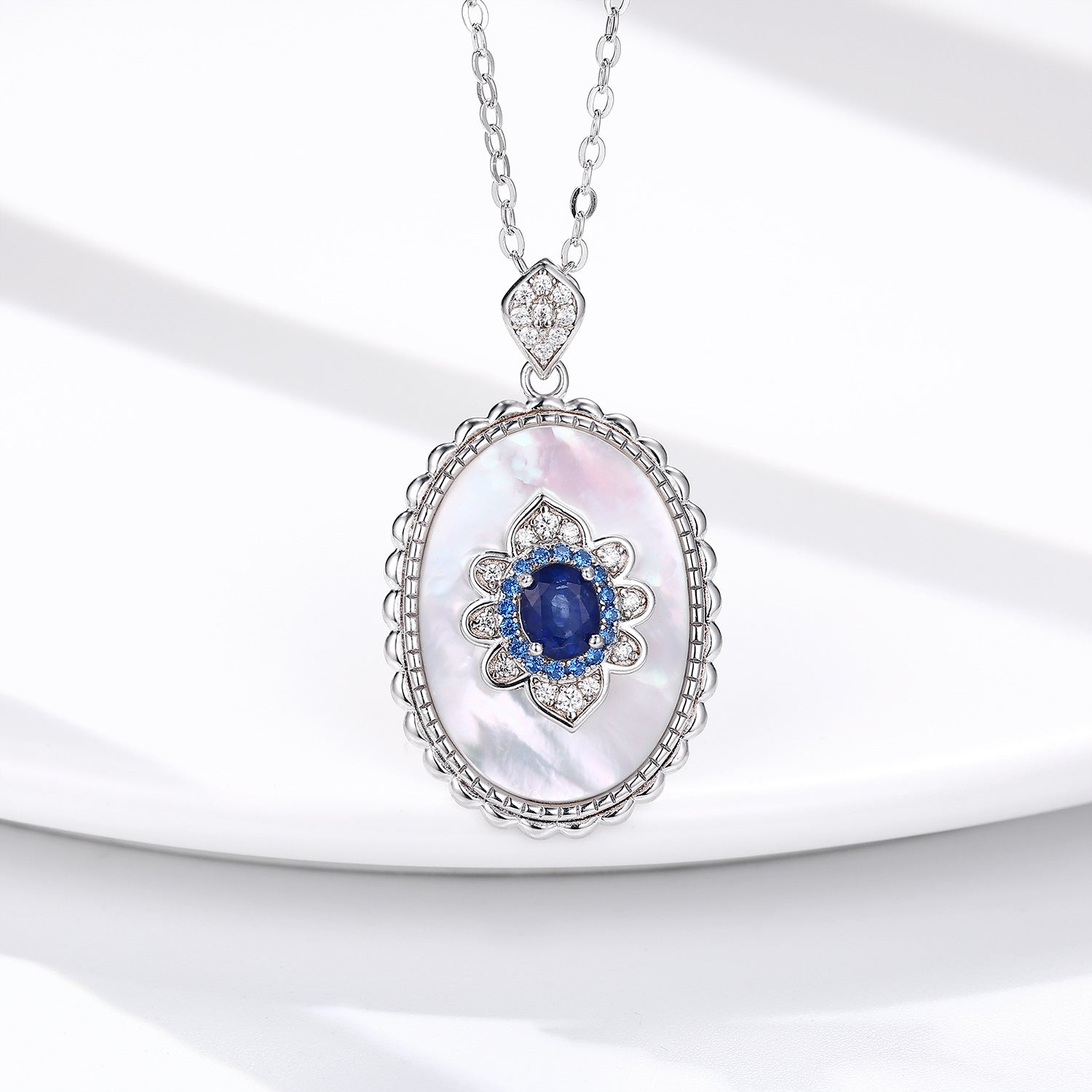 Platinum Aura – 925 Sterling Silver Platinum Gold Geometric Luxury Pendant Necklace