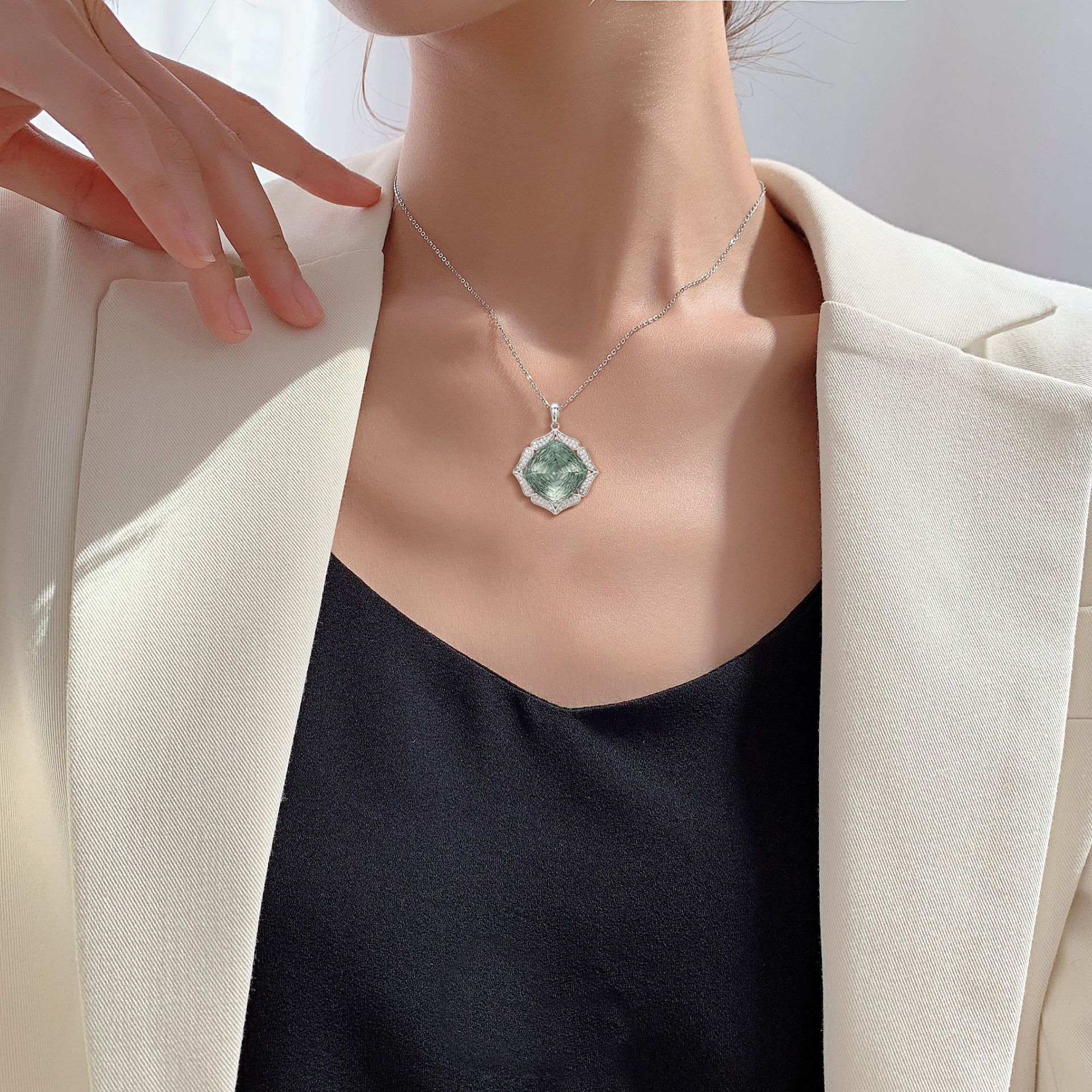 Emerald Sovereign – 925 Sterling Silver 22ct Natural Green Amethyst Zircon Luxury Necklace
