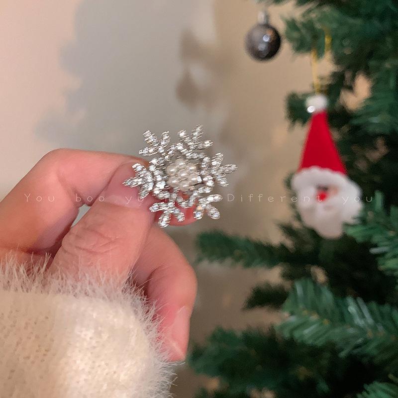 Snowflake Pearl & Crystal Hair Clip — Winter Elegance