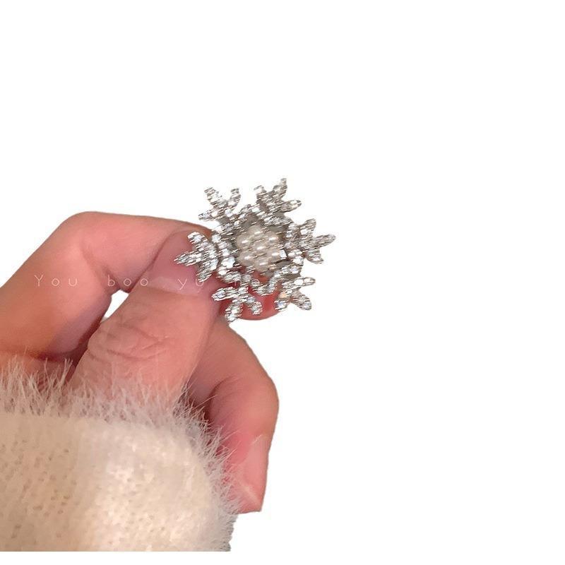 Snowflake Pearl & Crystal Hair Clip — Winter Elegance