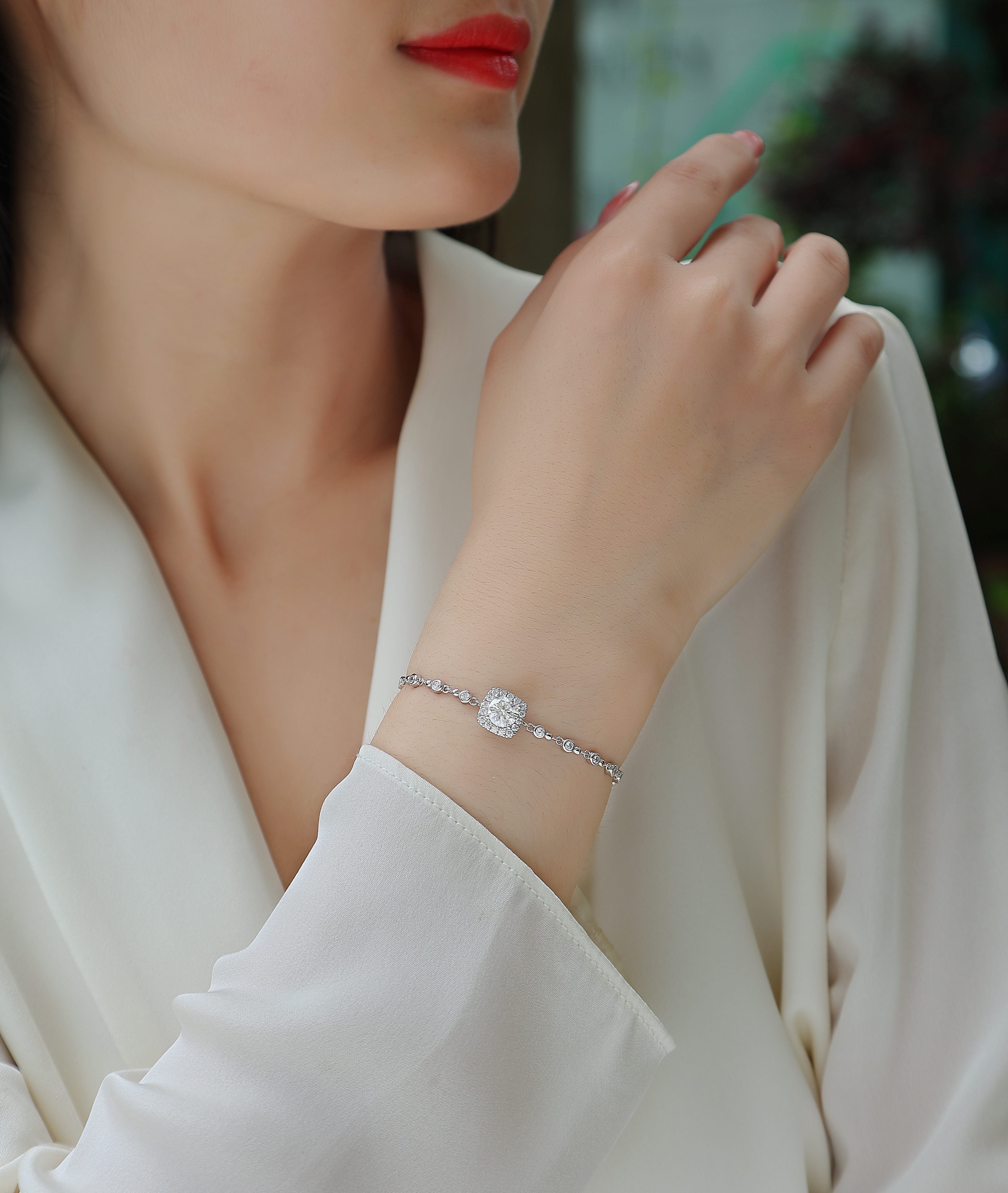 Surrounded by Stars — 1-carat Moissanite Bracelet | S925 Platinum-plated Silver