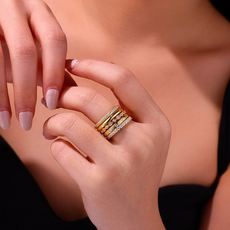 Lumière Éternelle — Moissanite Gold-Plated Wedding Ring
